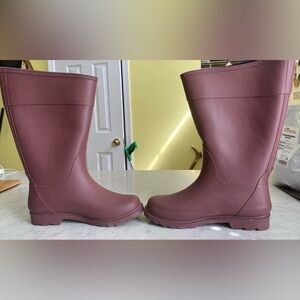 N.Y.L.A.  Mauve Rain Boots with Gold Zipper Detail 10W NIB